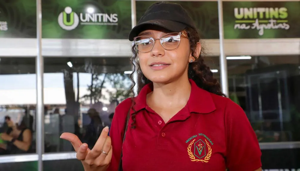 Estudante de medicina veterin&aacute;ria Sabrina Novais visitou a feira pela primeira vez e ressaltou a import&acirc;ncia do evento para quem est&aacute; come&ccedil;ando no setor agro - Foto: Adilvan Nogueira/Governo do Tocantins 