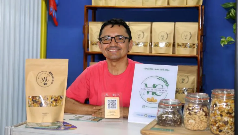 Empreendedor Fl&aacute;vio Maracaipe apresenta granola artesanal produzida em Taquaru&ccedil;u - Foto: Marcio Vieira/Governo do Tocantins