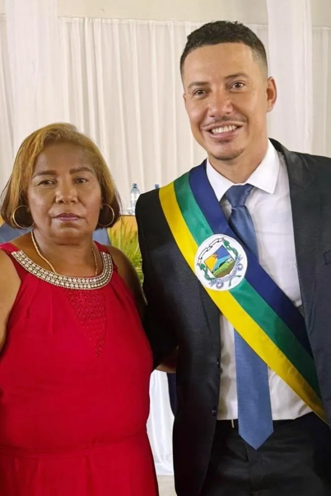 Homenagem do prefeito Dione do Pastel à sua mãe, Regina Mendes