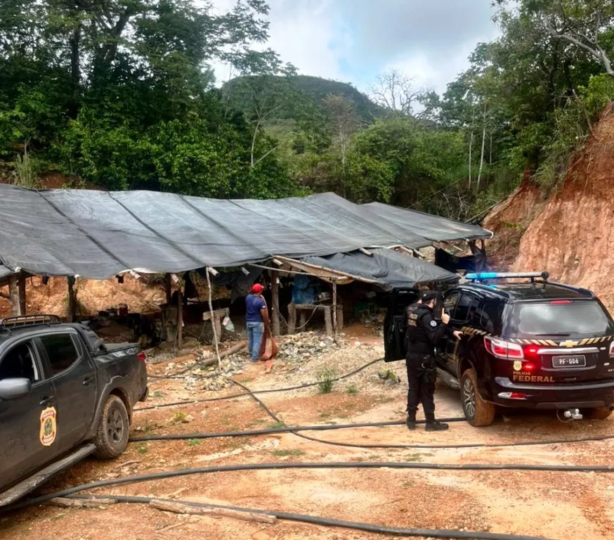 Operação conjunta fecha garimpo ilegal em Monte do Carmo e prende responsável pela área